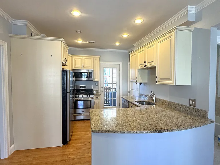 7 Knowlton St #2 — Photo 1