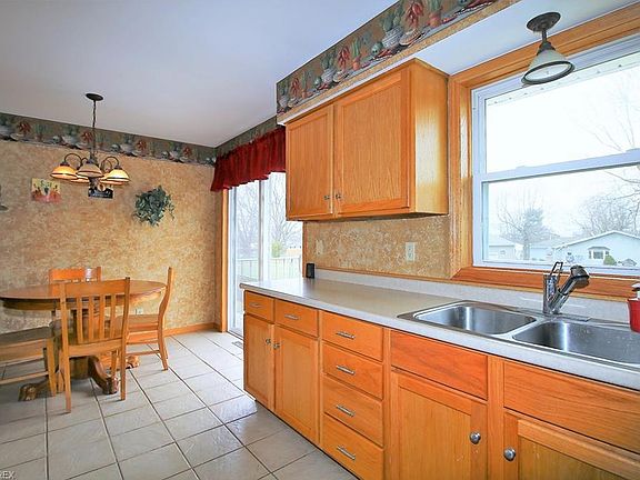 4th image of 4665 Garrett Dr