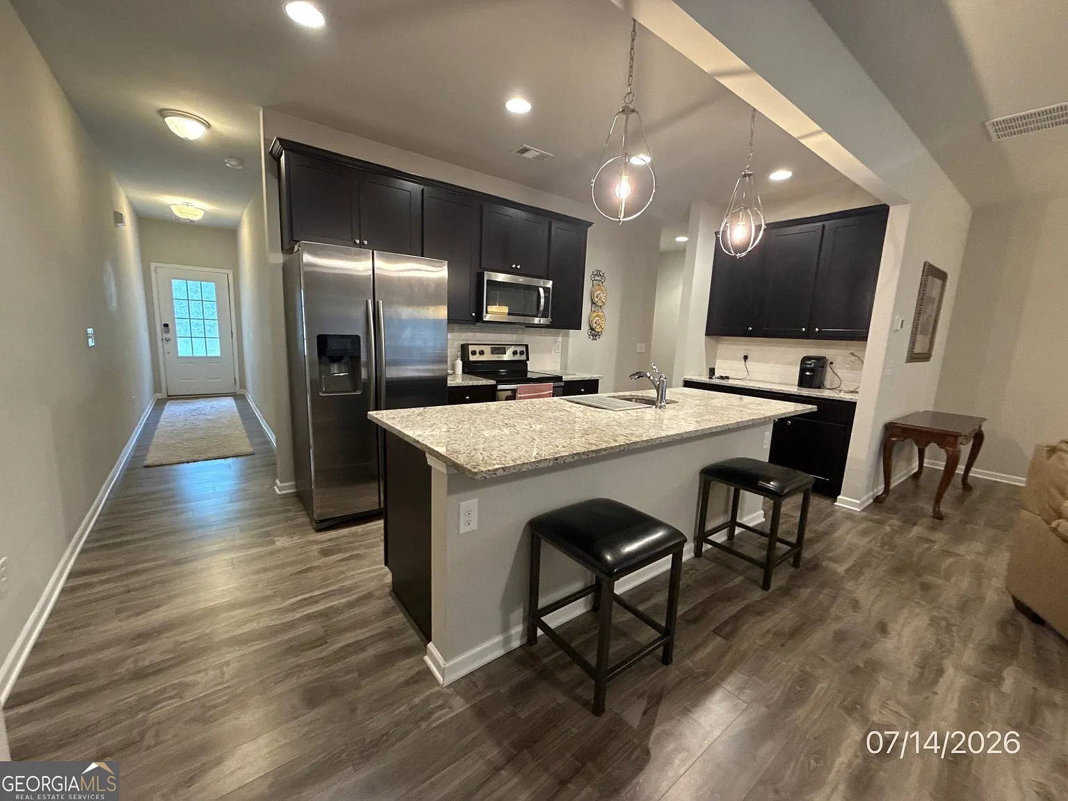 3 bed, 2.5 bath, 2072 sqft, $2,400 — Photo 3