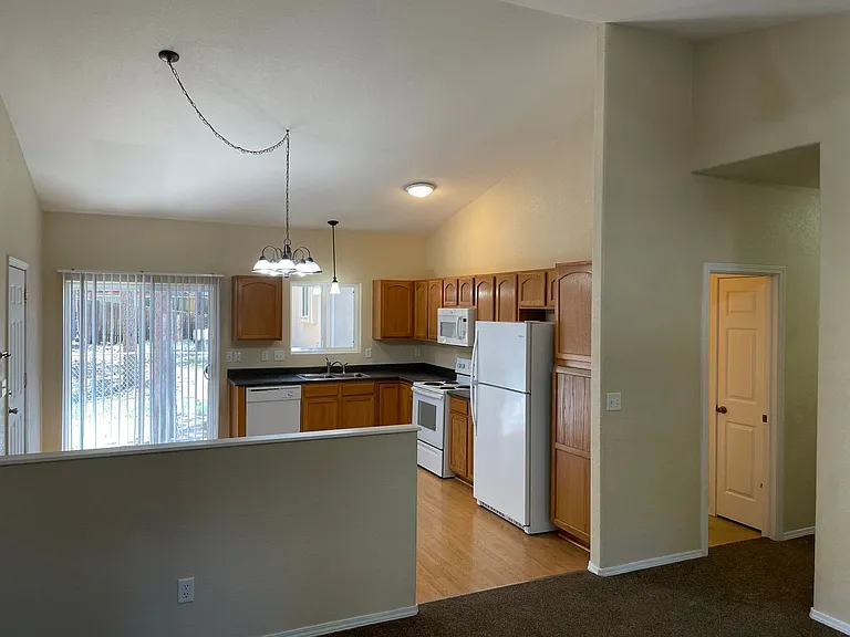 611 Lake Ave — Photo 4