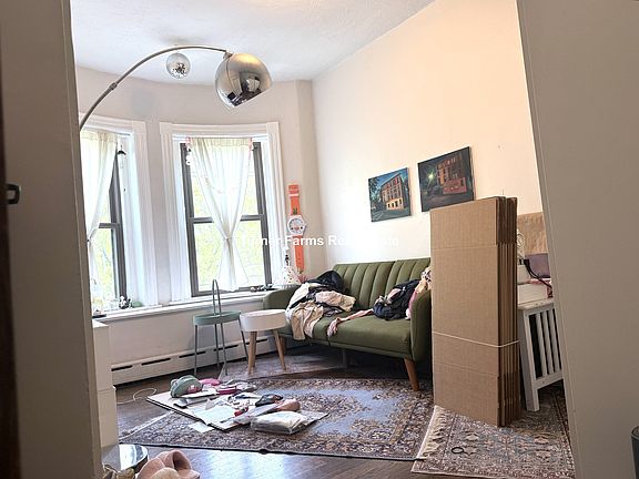 2nd image of 106 Willow St #3C