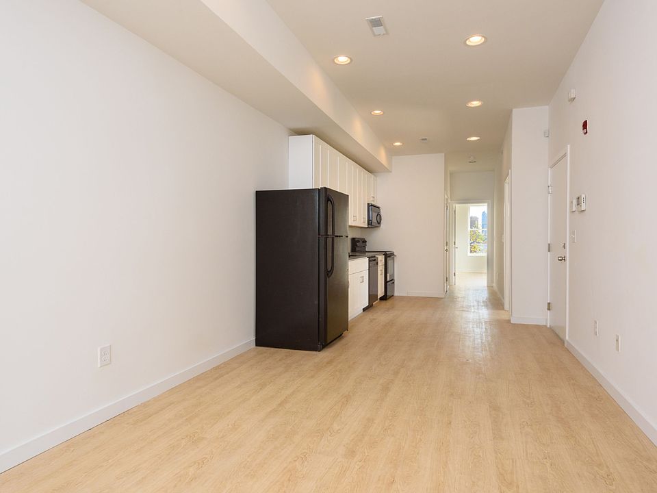 1st image of 1507 W Oxford St #2