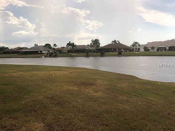 4th image of 1910 E View Dr