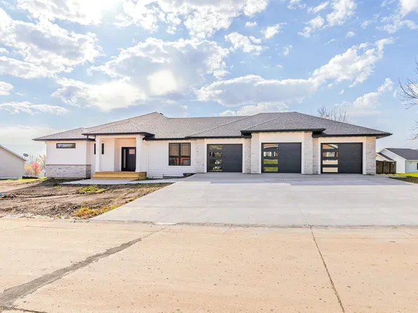 4202 12th St, Spirit Lake, IA 51360