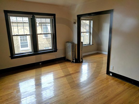 2nd image of 2100 W Ainslie St #2102W3