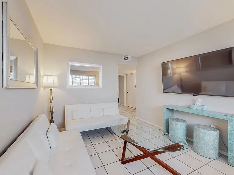 Alvarado Dr NE — Photo 14