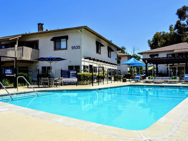 La Jolla Canyon Apartments — Photo 14