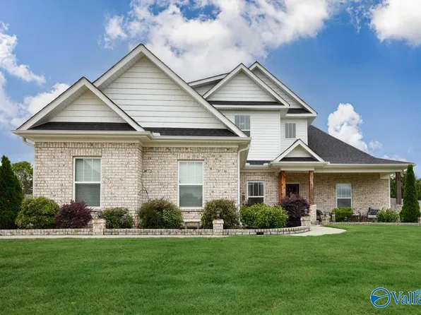 103 Waterbury Dr, Harvest, AL 35749