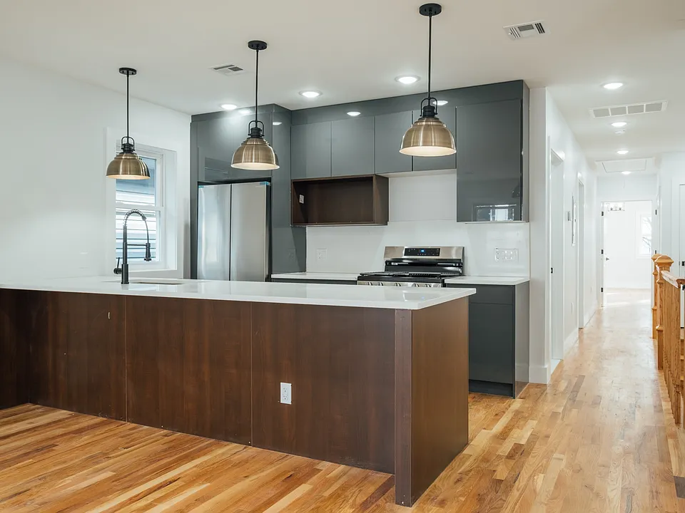 88 Hollywood Ave #2