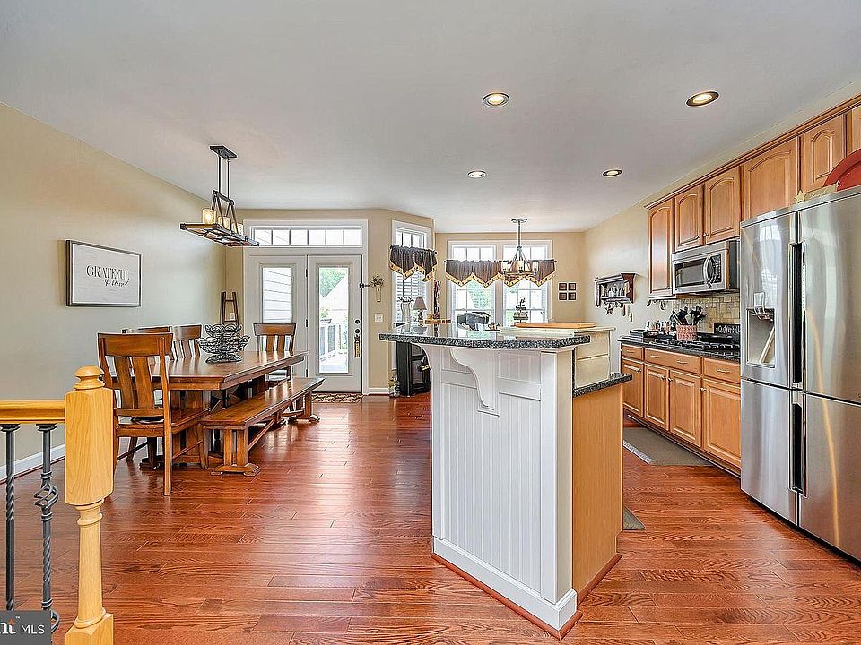 1st image of 1031 Hotchkiss Pl