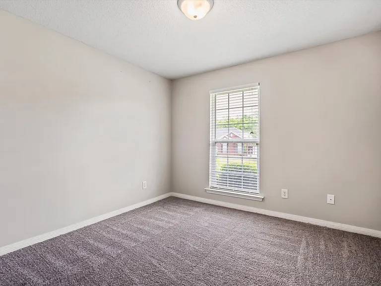 3709 Seleste Dr — Photo 13