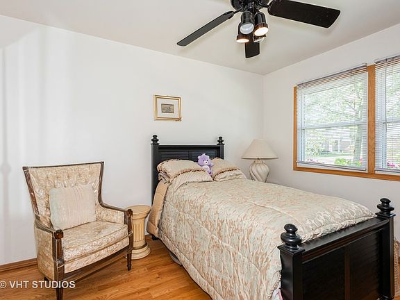 4th image of 255 Bay St #255