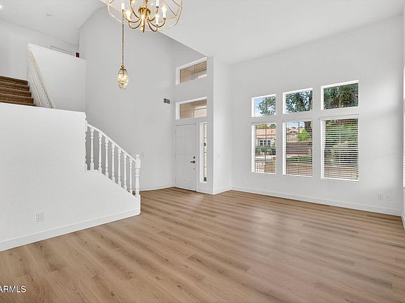 4th image of 1542 E Stanford Avenue