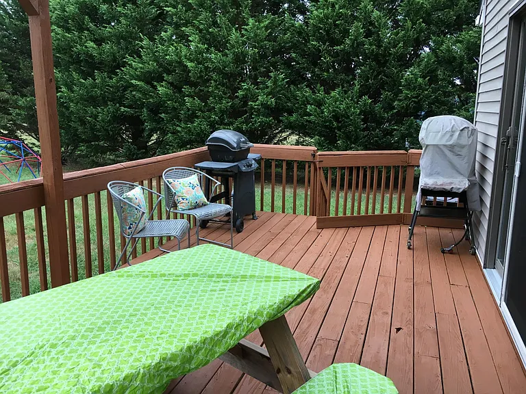 Back deck, just off the kitchen and master bedroom. Pizza oven!