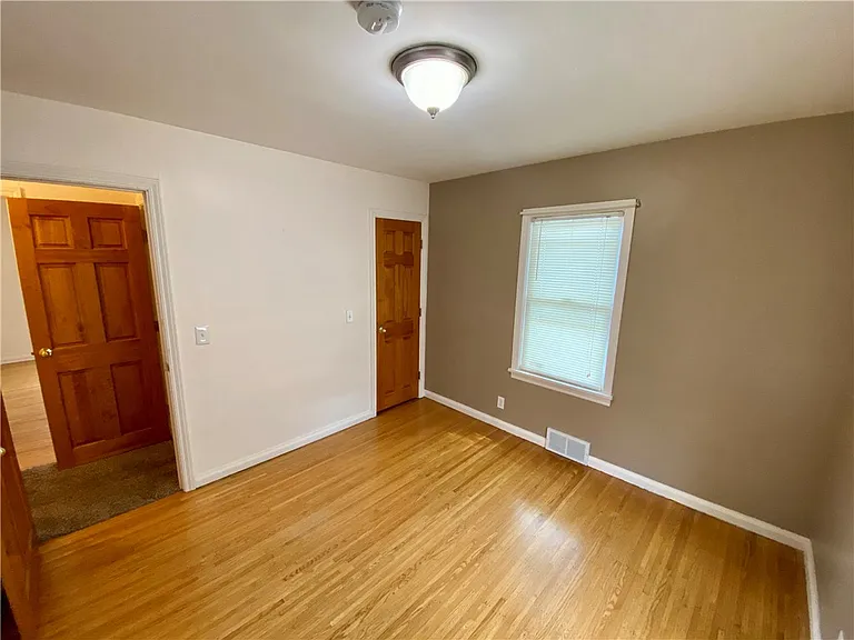 35 Westmoreland Dr — Photo 13
