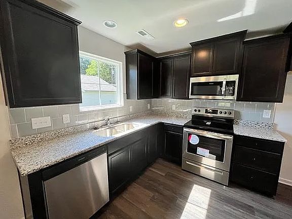 3rd image of 1637 Karmel Dr