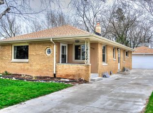 4138 N 98th St, Wauwatosa, WI 53222