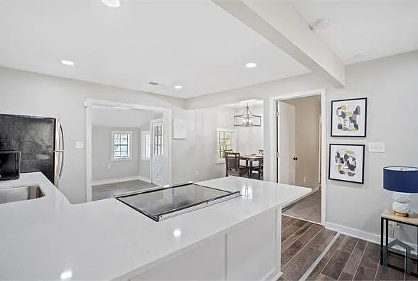 3 bed, $2,000 — Photo 3