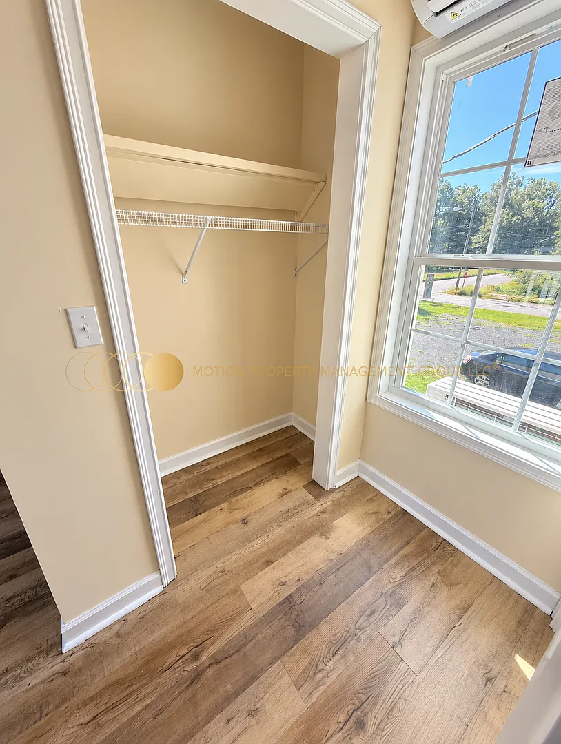 403 Vienna St — Photo 4