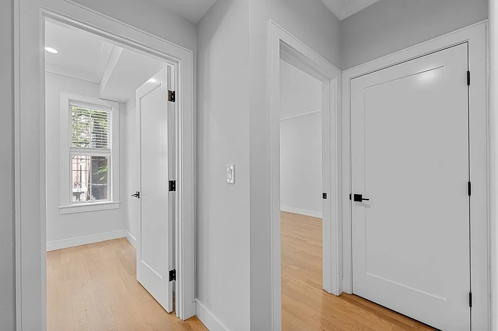 2 bed, 695 sqft, $3,800 — Photo 4