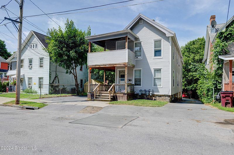 3rd image of 8 Montgomery Street
