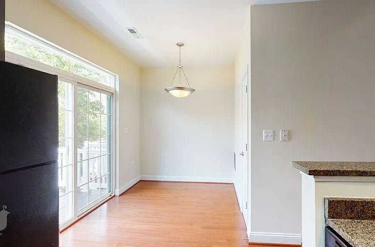 720 Barnes St NE — Photo 18