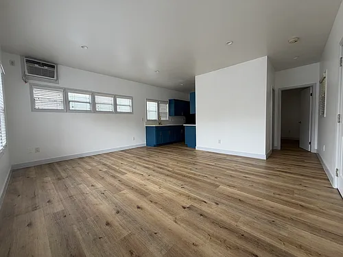 729 Lime Ave #10 Photo 1