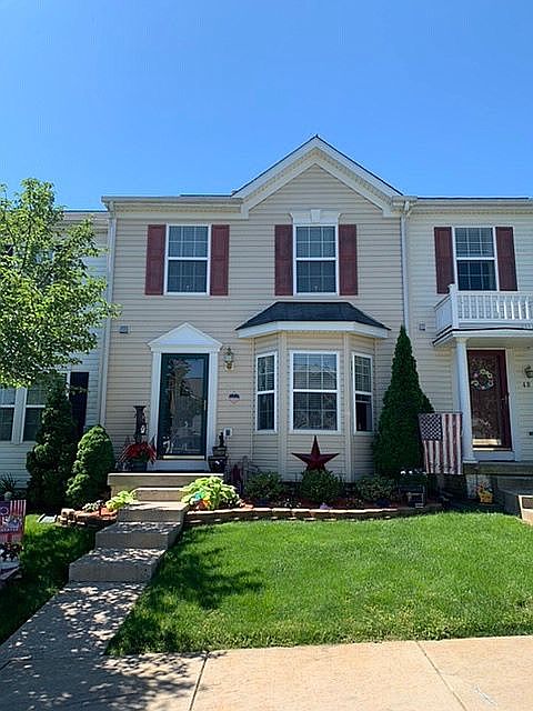 1st image of 50 Lombard Ln