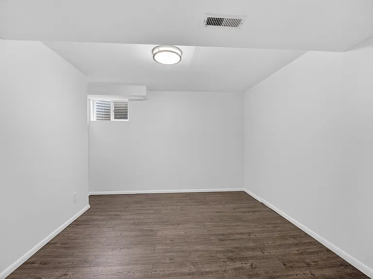 19054 W 61st Pl — Photo 20