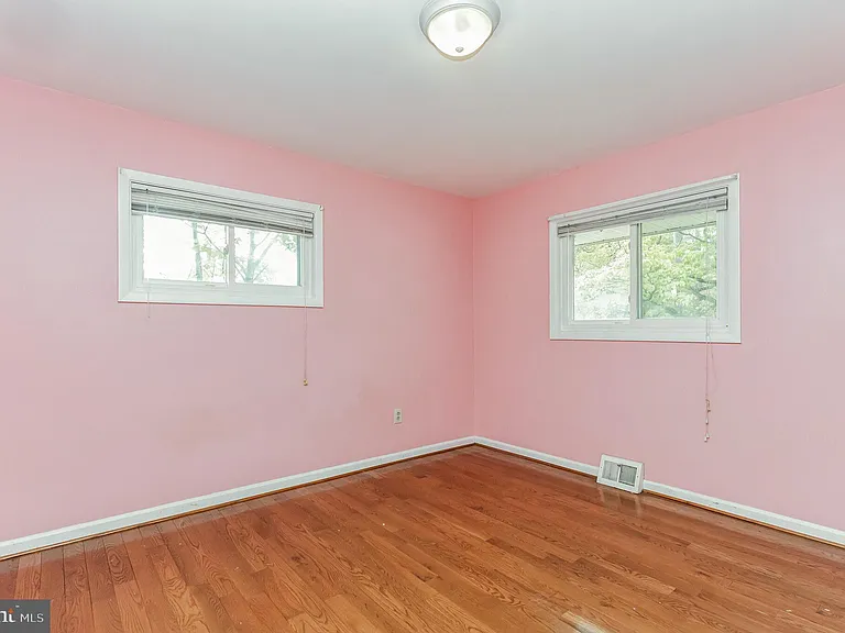 13905 Parkland Dr — Photo 24