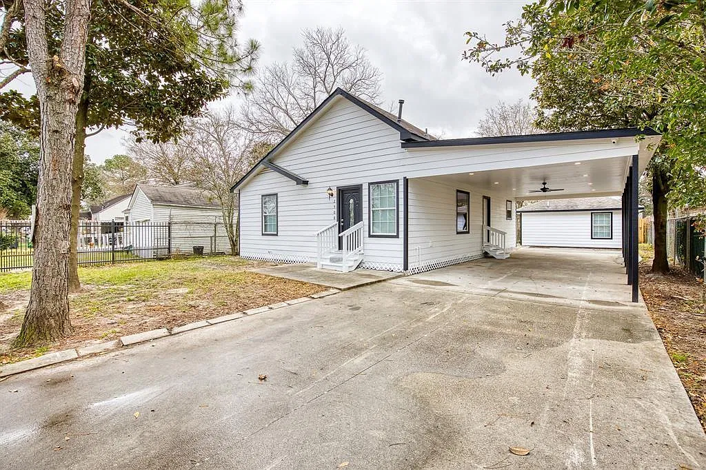 5 bed, 3.0 bath, 1704 sqft, $2,500 — Photo 3