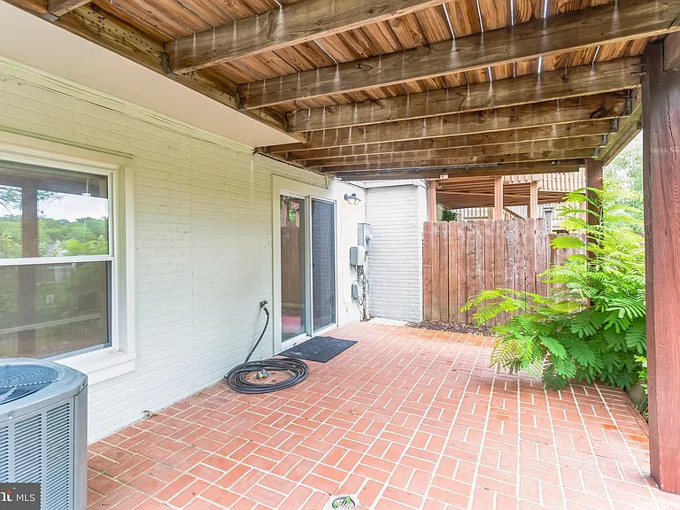 5335 Lake Cove Ct — Photo 29