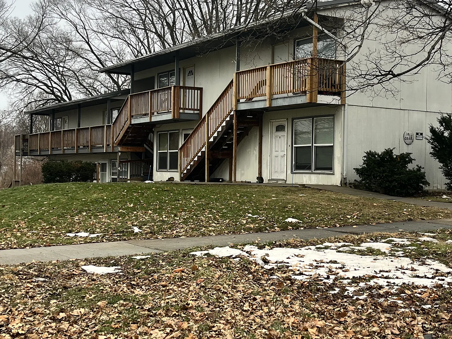 1015 Grant Ave — Photo 1