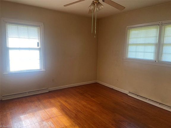 5th image of 1012 Ross Ave