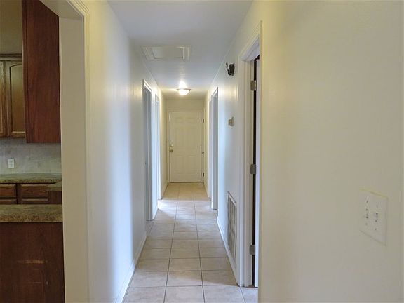 5th image of 801 N Sunset Dr