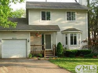 9231 Commerce Rd, Commerce Township, MI 48382