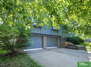 2325 Hogantown Dr, Bellevue, NE 68123