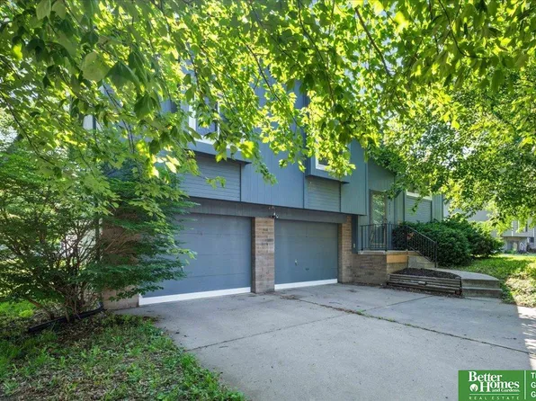2325 Hogantown Dr, Bellevue, NE 68123