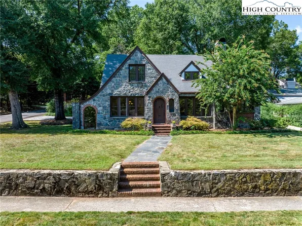 430 SW Highland Avenue, Lenoir, NC 28645