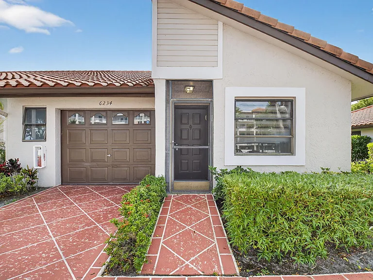6234 Pointe Regal Cir — Photo 4
