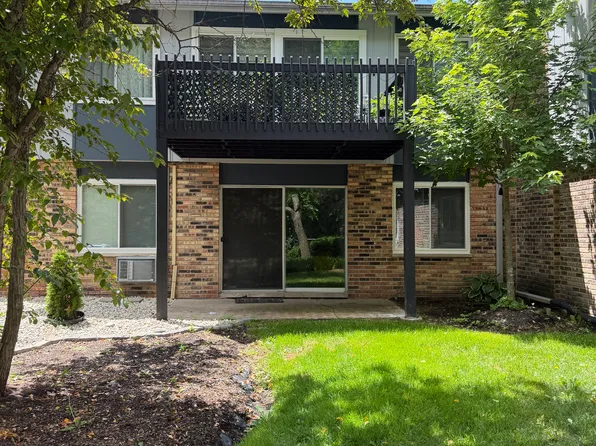918 E Old Willow Rd, Prospect Heights, IL