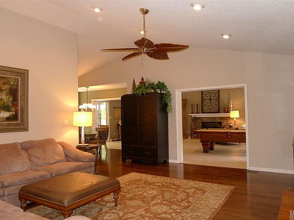 5th image of 1625 8th Street Cir SE