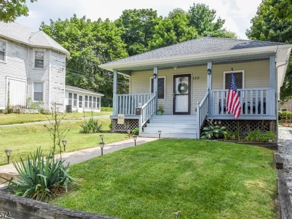 132 Main St, Franklin Boro, NJ 07416