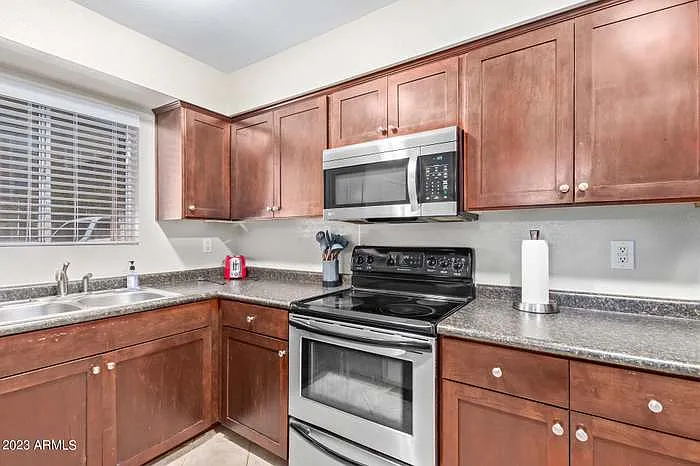1014 E Spence Ave — Photo 12