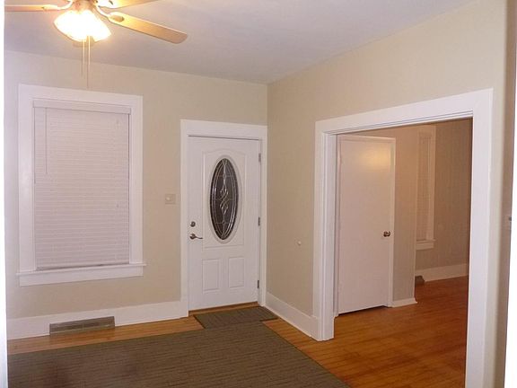 Living room/front entrance