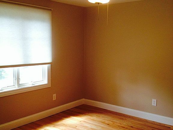 2nd image of 36730 Kingsbury St