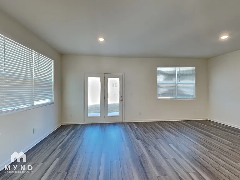 119 Saginaw Ct — Photo 7