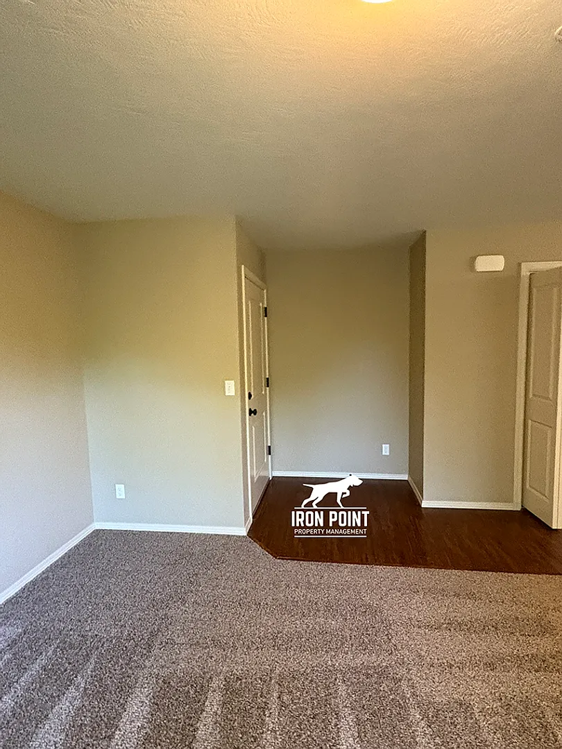 AV16536 — Photo 2