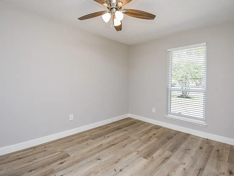 2835 Colony Dr — Photo 24