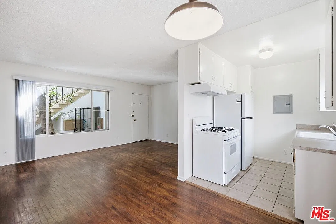 1 bed, 1.0 bath, 650 sqft, $2,195 — Photo 2